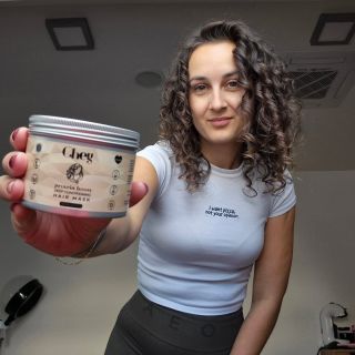 Moja najobľúbenejšia maska na vlasy?? Jednoznačne @cheyhaircare protein boost 😍 Tak nádherne vonia a necháva vlasy...